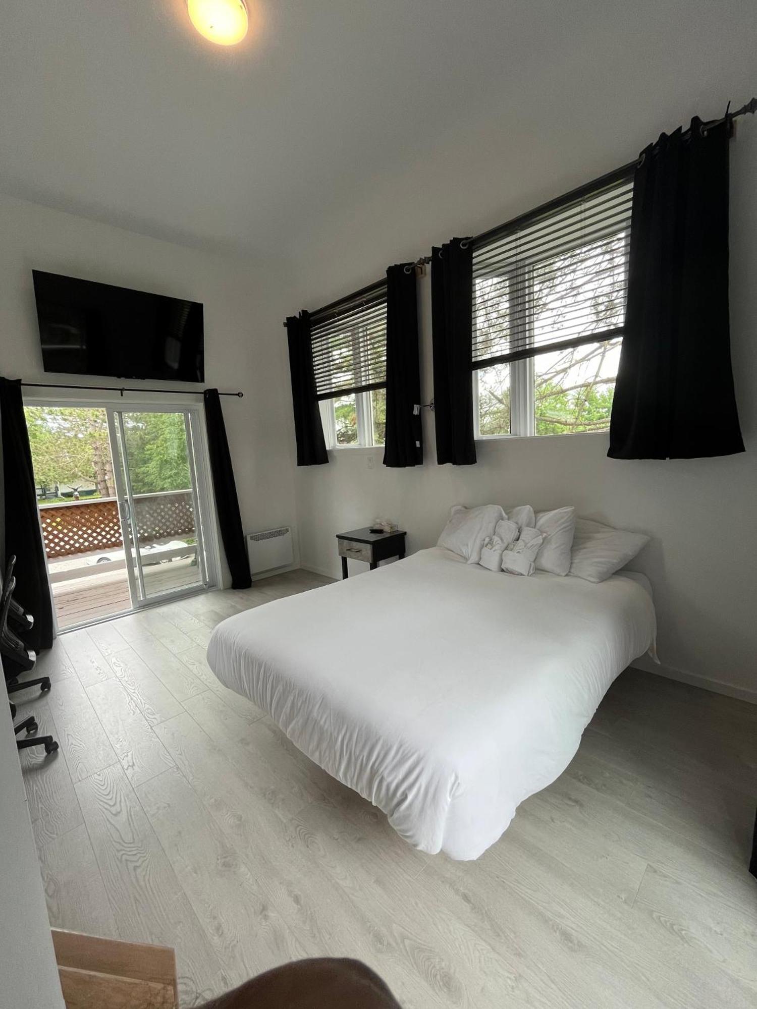 Auberge De Ferme-Neuve Lac-Saint-Paul エクステリア 写真