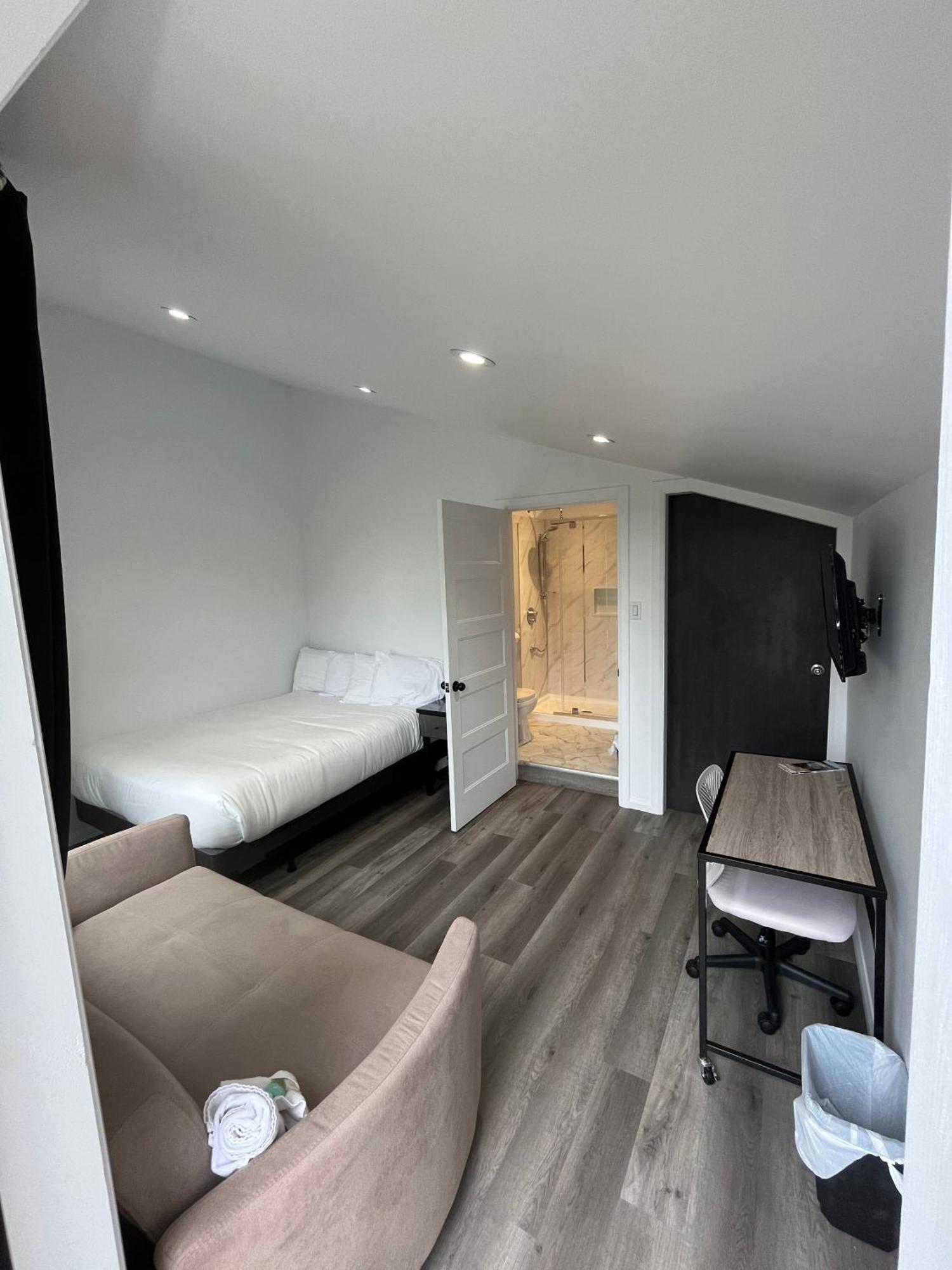 Auberge De Ferme-Neuve Lac-Saint-Paul エクステリア 写真