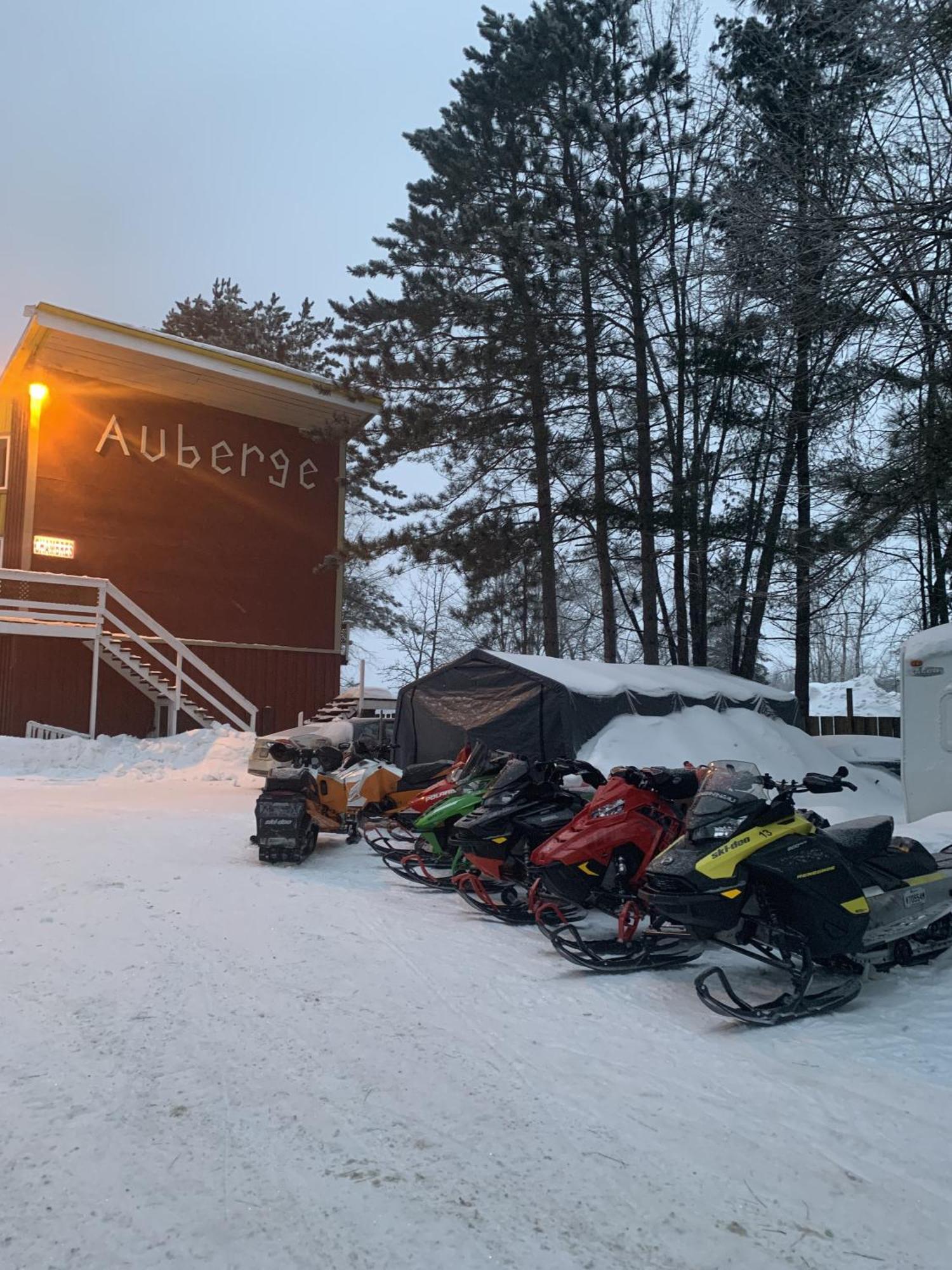 Auberge De Ferme-Neuve Lac-Saint-Paul エクステリア 写真